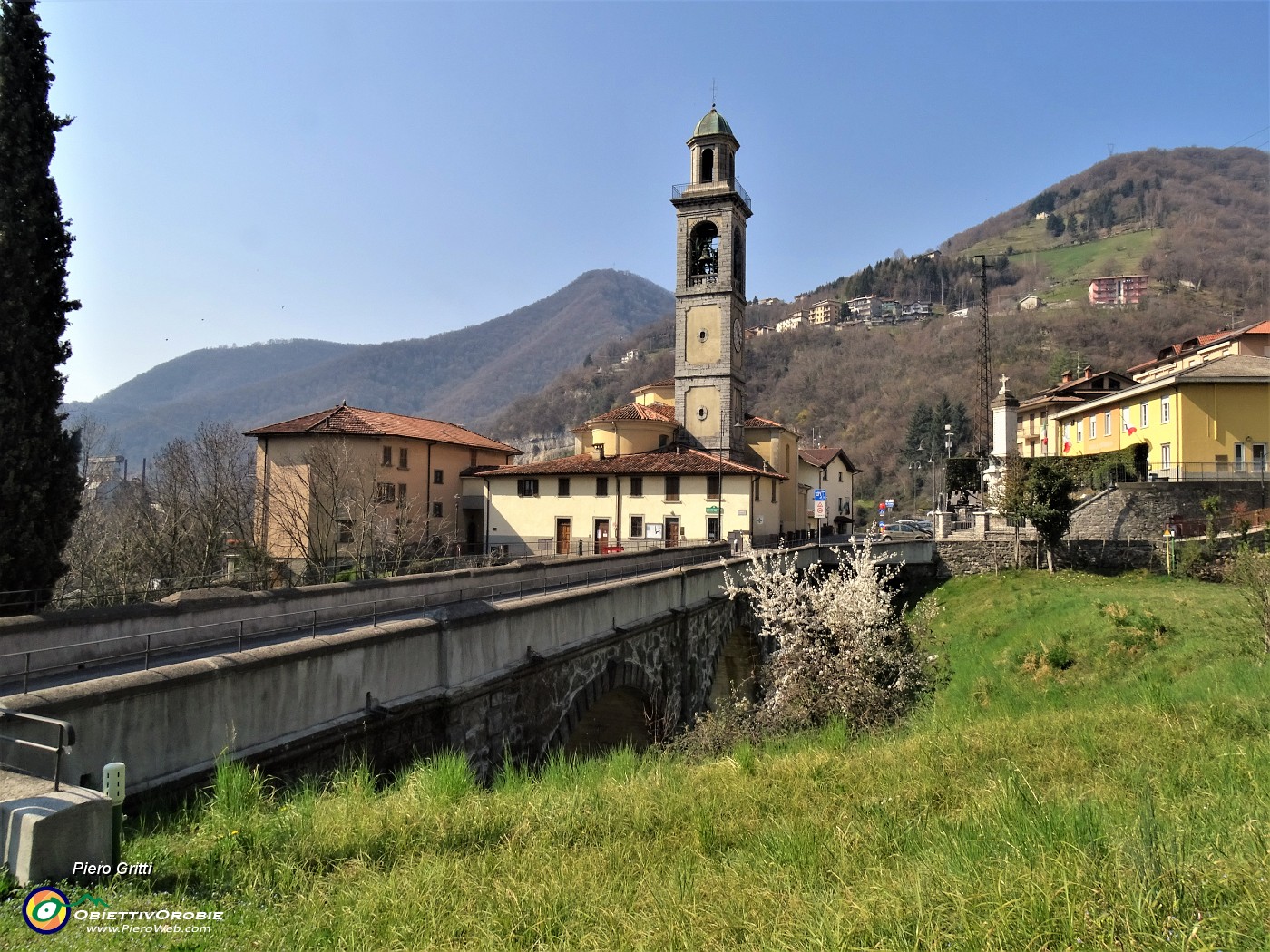 03 Monte Ubione dalla Chiesa di Ubiale.JPG